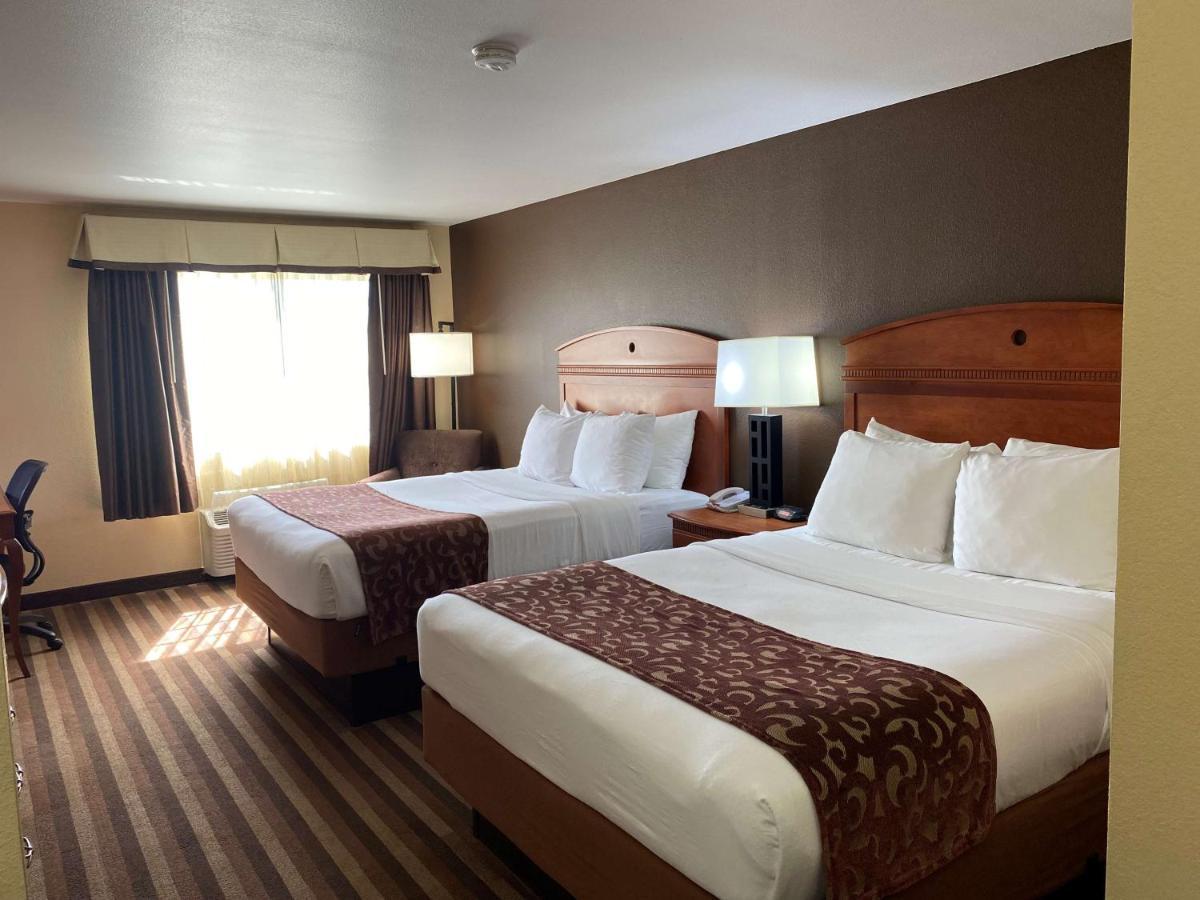 Best Western Manhattan Inn Экстерьер фото