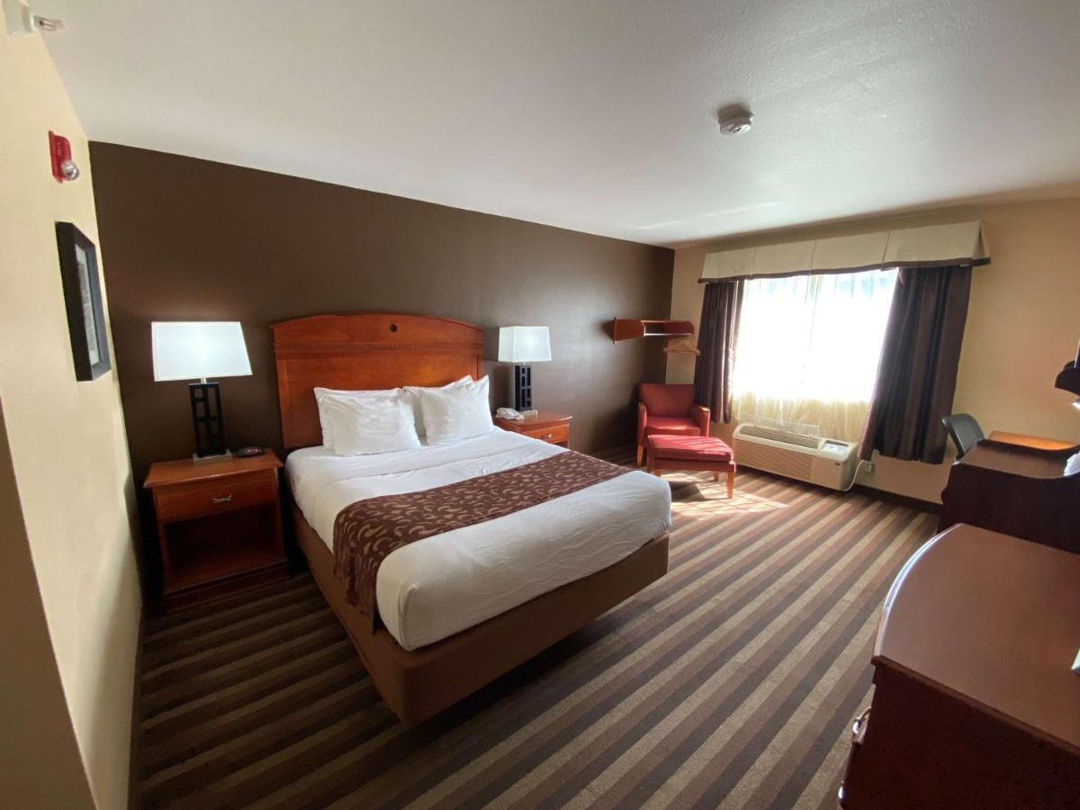 Best Western Manhattan Inn Экстерьер фото
