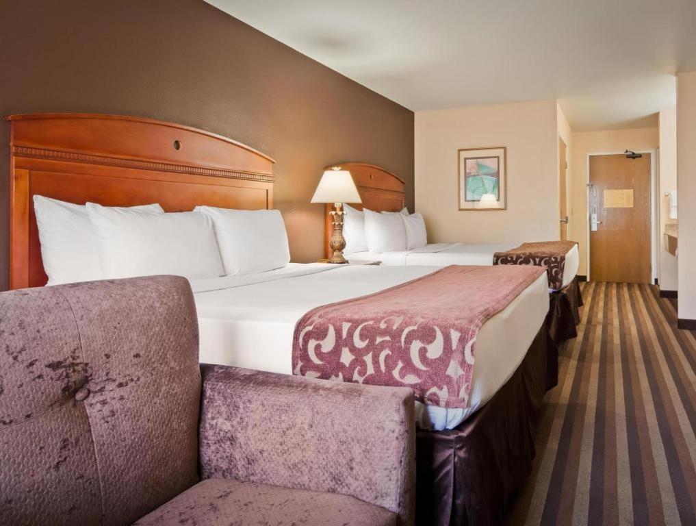 Best Western Manhattan Inn Экстерьер фото