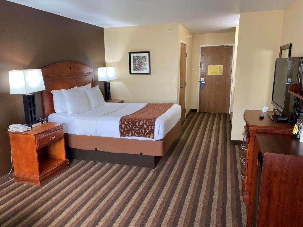 Best Western Manhattan Inn Экстерьер фото