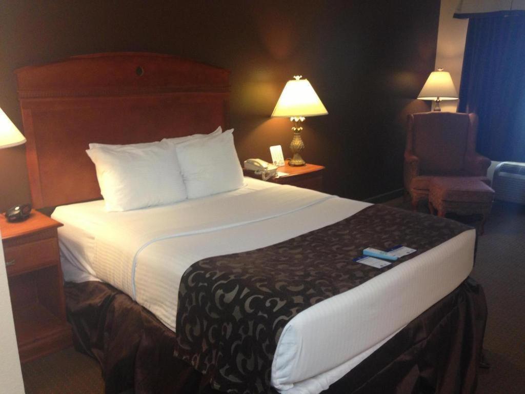 Best Western Manhattan Inn Экстерьер фото