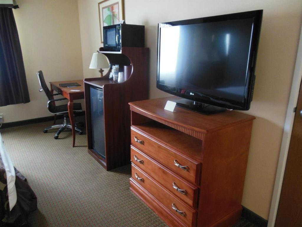 Best Western Manhattan Inn Экстерьер фото