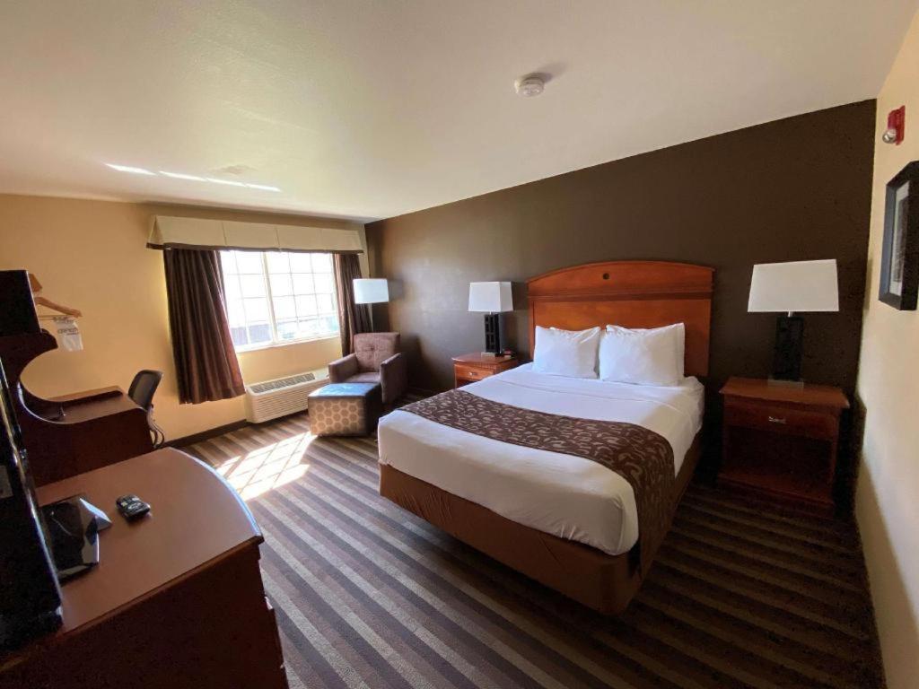 Best Western Manhattan Inn Экстерьер фото