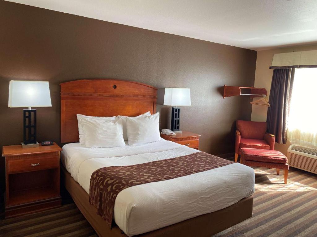Best Western Manhattan Inn Экстерьер фото