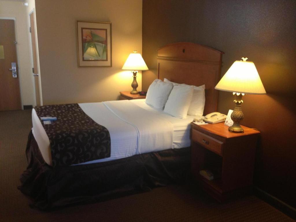 Best Western Manhattan Inn Экстерьер фото