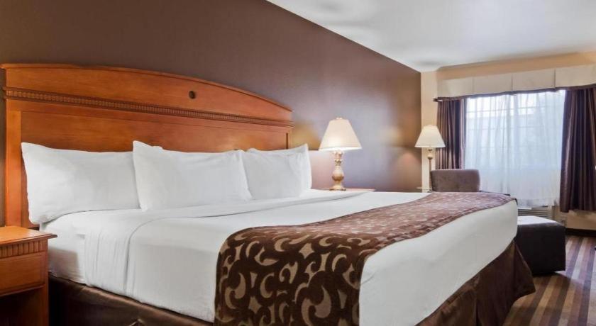 Best Western Manhattan Inn Экстерьер фото